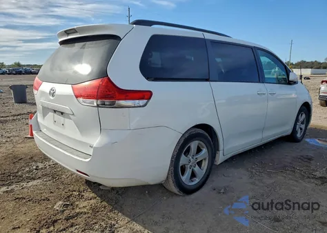 2011 Toyota Sienna Le z USA, uszkodzony, nr VIN 5TDKK3DC3BS071816